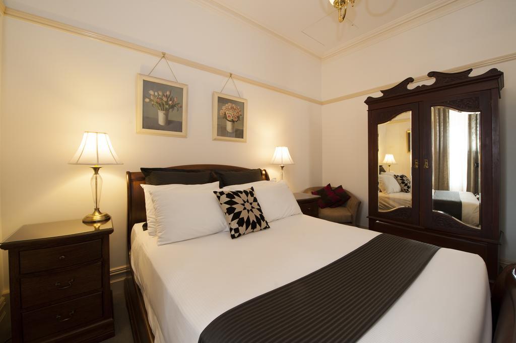Cobb & Co Court Boutique Hotel Mudgee Pokoj fotografie